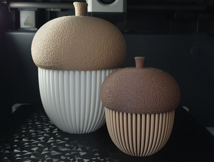 Afbeeldingen van 3D-geprint Eikelpotje – Decoratief & Functioneel-GROOT-Latte Brown en Dark Brown