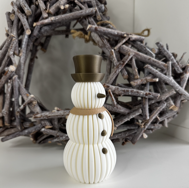 Afbeeldingen van Moderne minimalistische sneeuwman – kerstdecoratie met LED-theelicht optie - Bronze accenten met Latte Brown sjaal